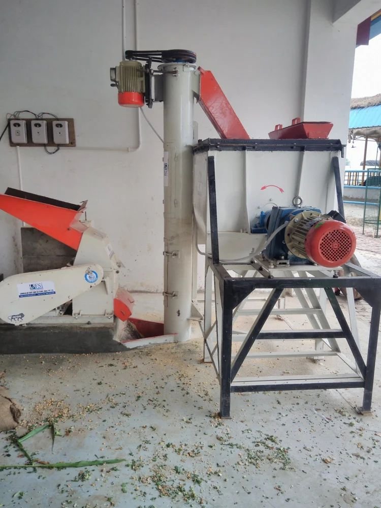 500 Kg Grinder Cum Feed Mixer